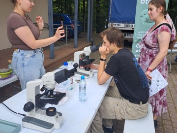 Relacja zdjęciowa z Pikniku Przyrodniczego w Lesie Łagiewnickim – edukacja, integracja i wsparcie charytatywne, 